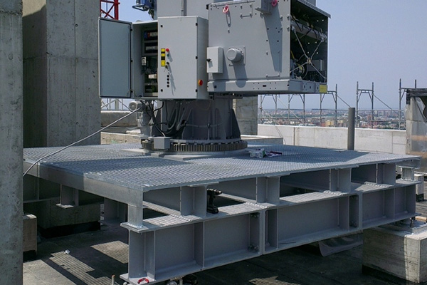 In case there is no available space behind the paraphet on the terrace for rail track options, then BMU can be installed on fixed plinths usually in the middle of the roof. 
