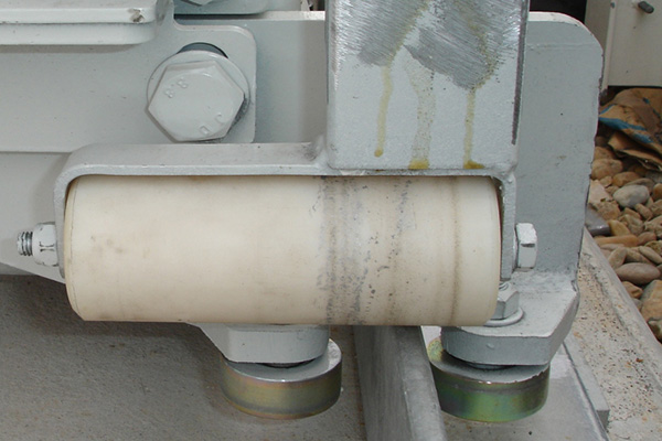 The Machine performs its movements with the help of L- guides manufactured from angles laid on the building terrace.  