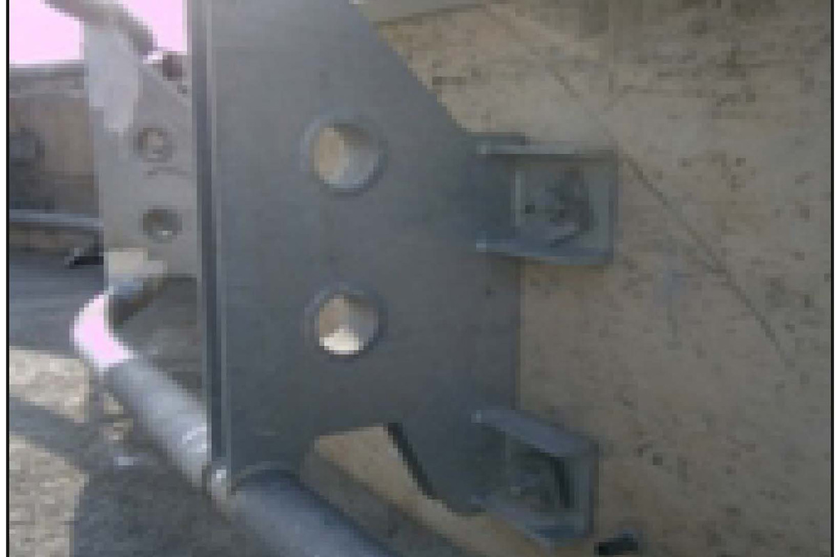 This paraphet mounted machine system can be used , where applicable,when there is not enough space to make a track rail or L-Guide on the roof of the building. in this case, the paraphet should be
strong enough.