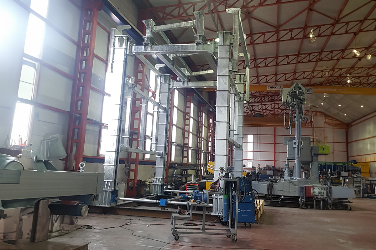 An lifting platform system that hides the building maintenance unit inside the building, keeping it out of sight.